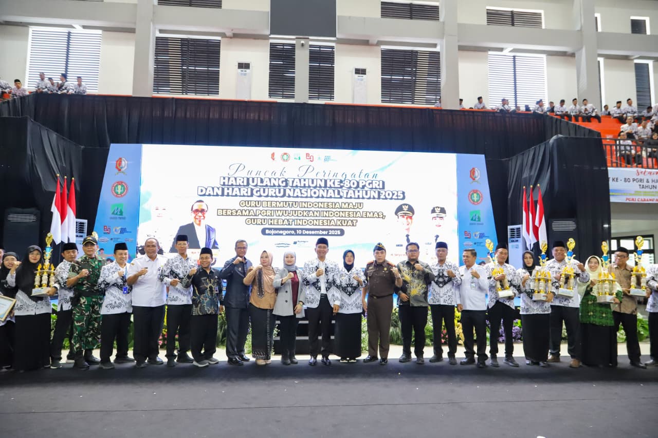 Peringatan Hari Guru Nasional Bupati Ingatkan Kembali Peran Guru dalam Mendidik dan Membentuk Karakter Anak.