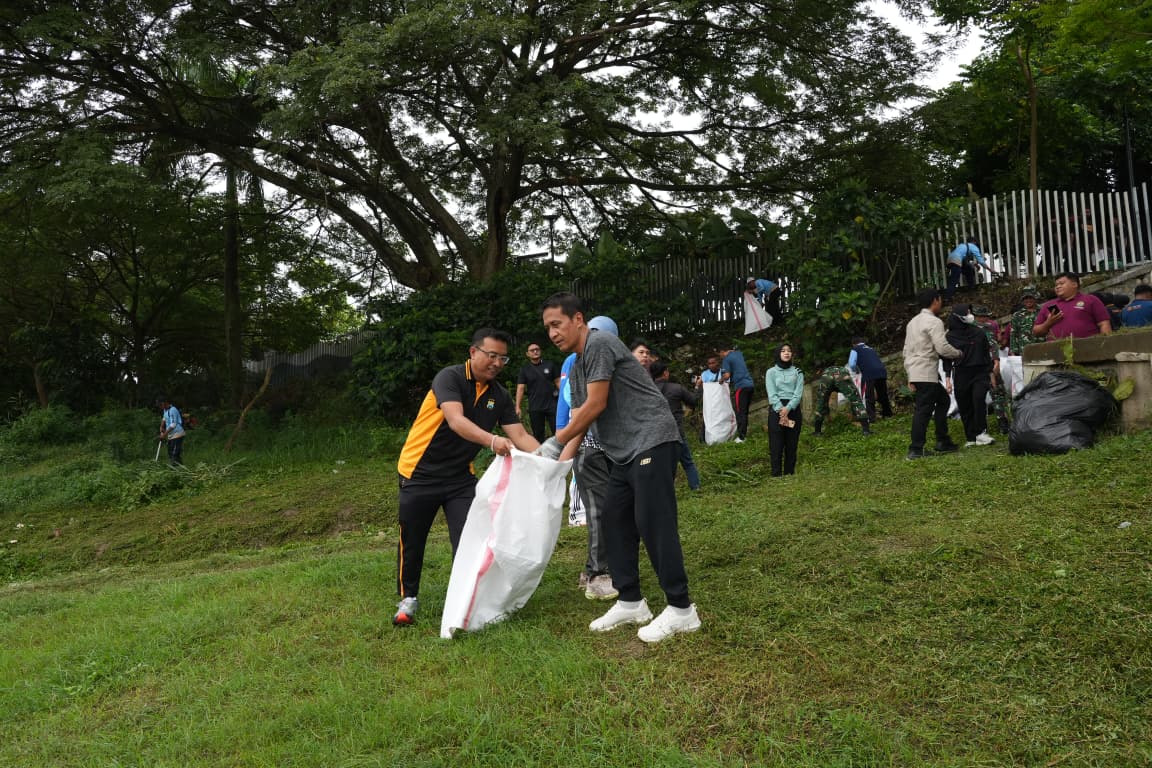 Bangkitkan Budaya "Kerja Bakti", Setyo Wahono inisiasi Bersih-bersih Lingkungan