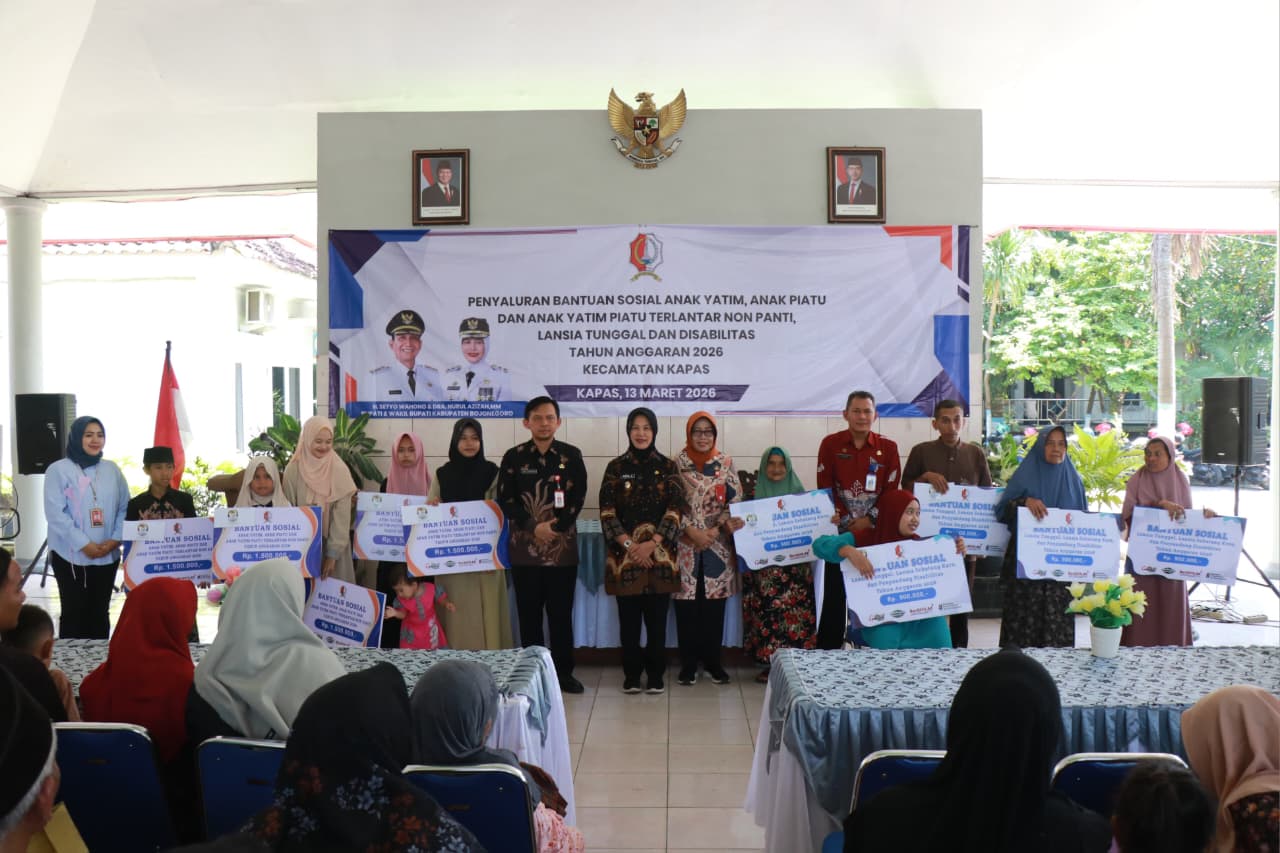 Pemkab Bojonegoro Salurkan Bansos Anak Yatim dan Lansia di Kecamatan Kapas, Targetkan Pembangunan Panti Lansia di 2027