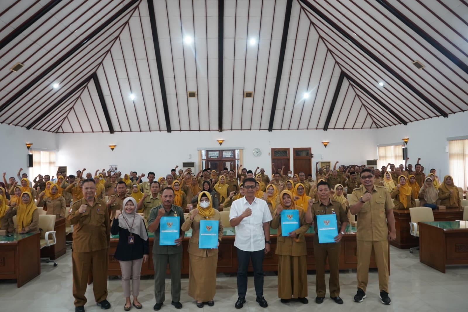 Pemkab Bojonegoro Serahkan 118 SK Pensiun PNS Periode April–Juni 2026