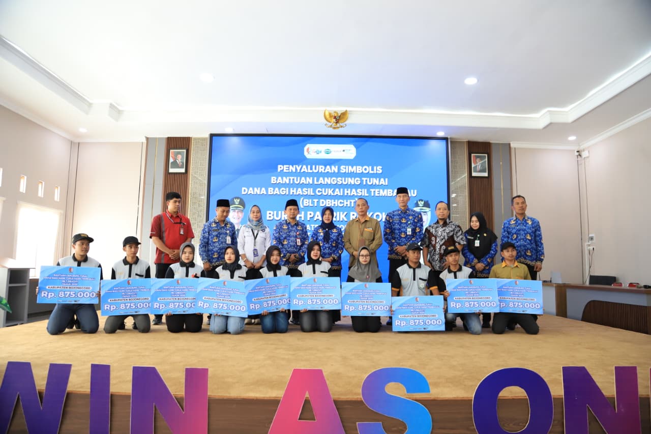 Di MPS Dander, Wabup Nurul Azizah Salurkan Pencairan BLT DBHCHT Buruh Rokok Tahap 2