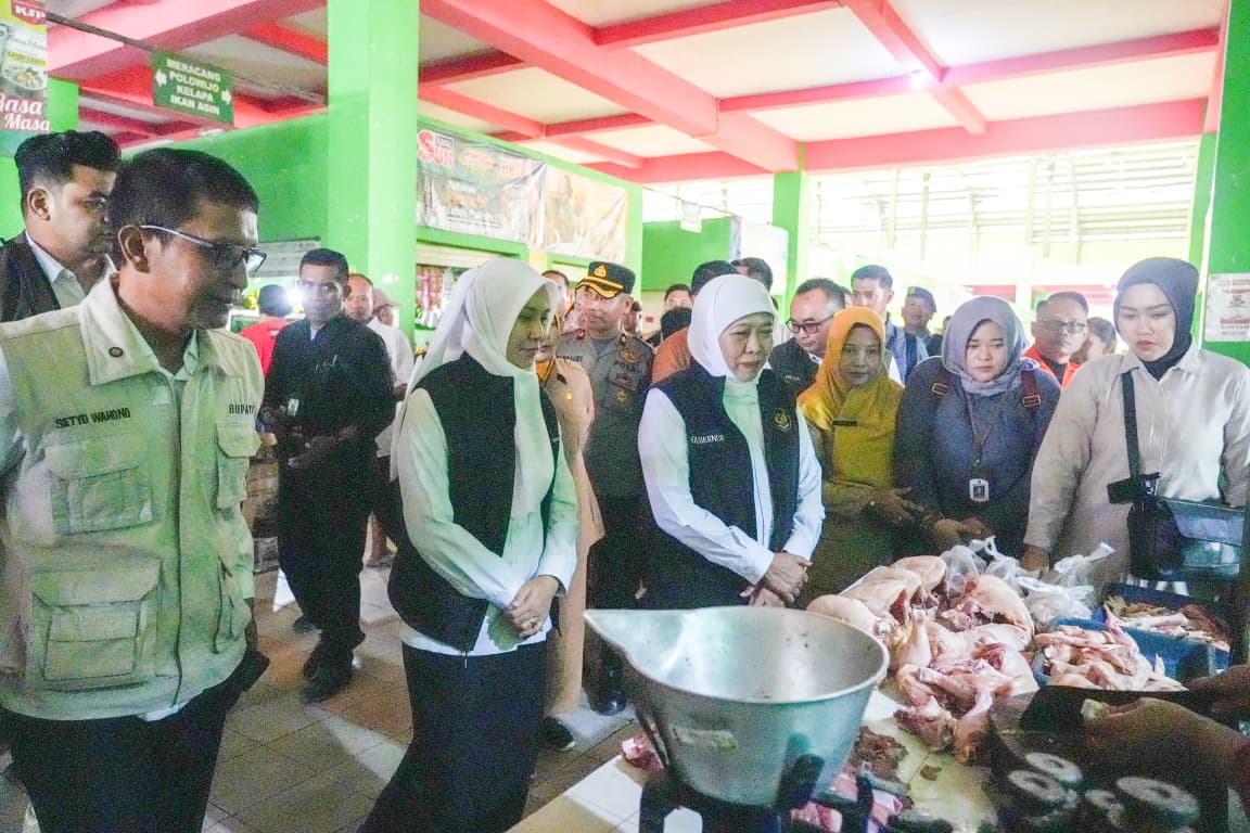 Tekan Inflasi Menjelang Idul Adha, Gubernur Jatim Bersama Bupati Bojonegoro Tinjau Pasar Tradisional
