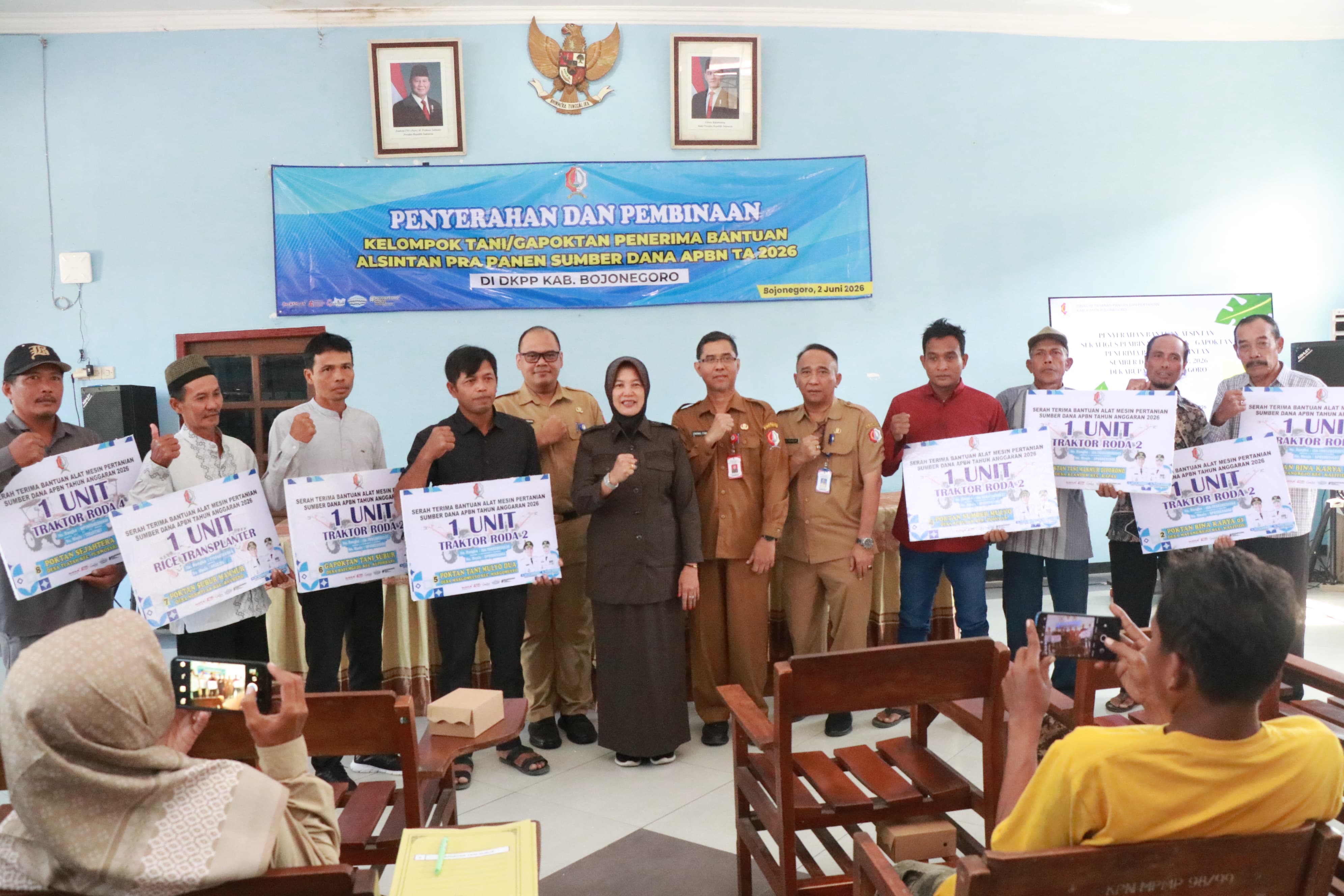 Maksimalkan Sektor Pertanian 2026, Pemkab Bojonegoro Salurkan Bantuan Alsintan untuk Kelompok Tani