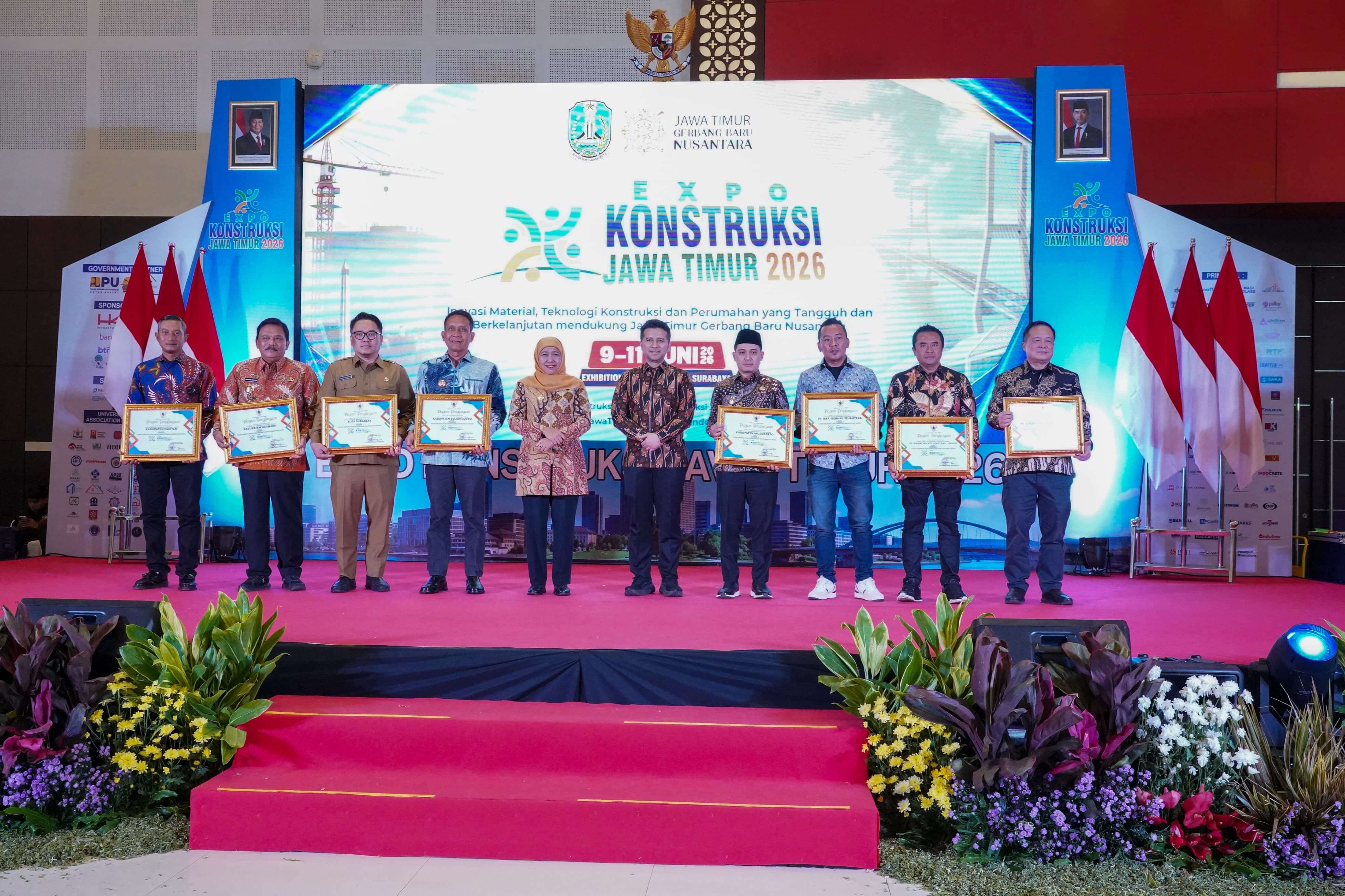 Pemkab Bojonegoro Raih Penghargaan Terbaik 2 Dukungan APBD Program RTLH Tertinggi dari Gubernur Jatim