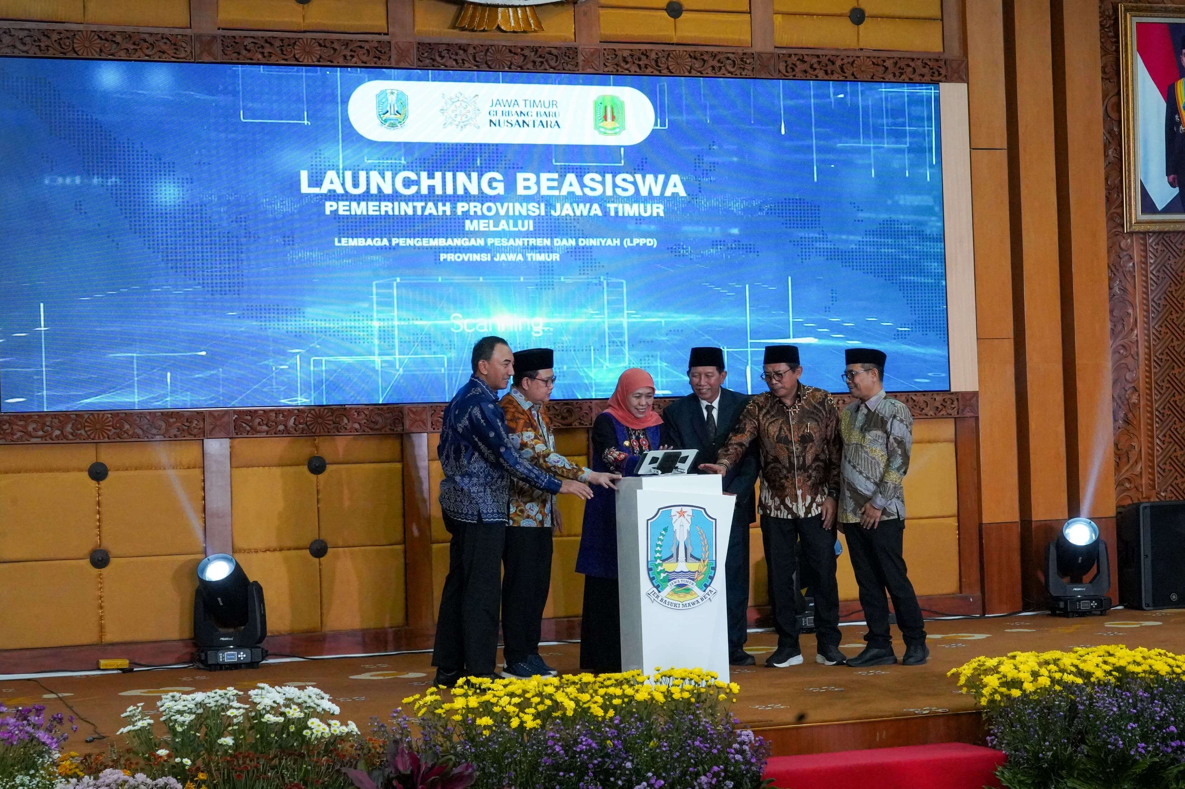 Dukung Penguatan SDM Unggul, Wabup Bojonegoro Hadiri Launching Beasiswa Jatim