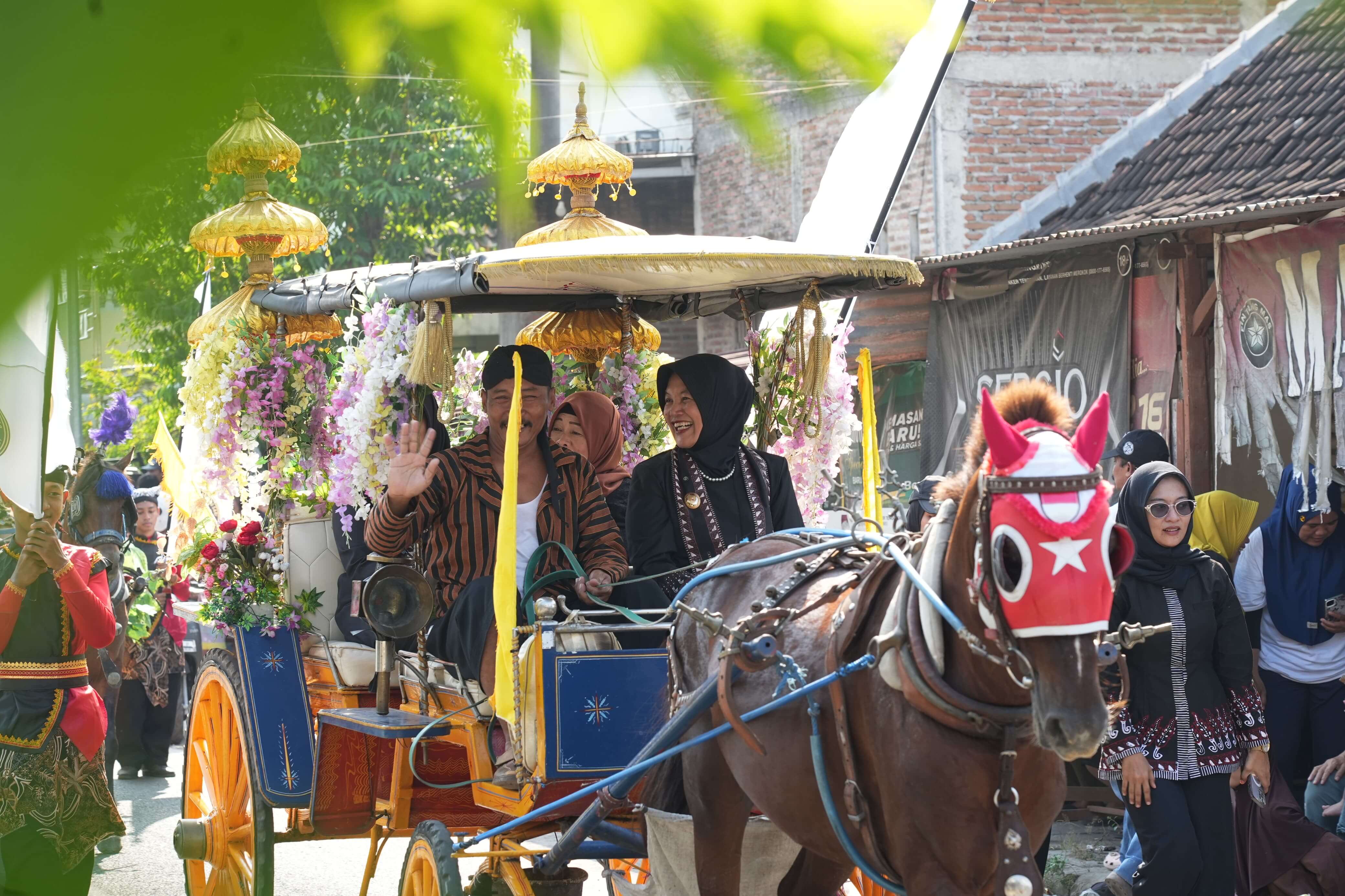 Kirab Agung Ki Andong Sari Meriahkan Bulan Suro, Wabup Ajak Generasi Muda Jaga Warisan Leluhur