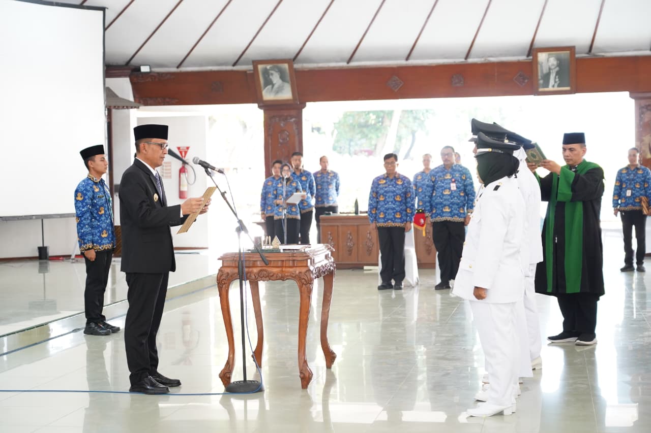 Lantik Kades PAW Terpilih, Bupati Minta Segera Koordinasi dan Optimalkan Potensi Desa