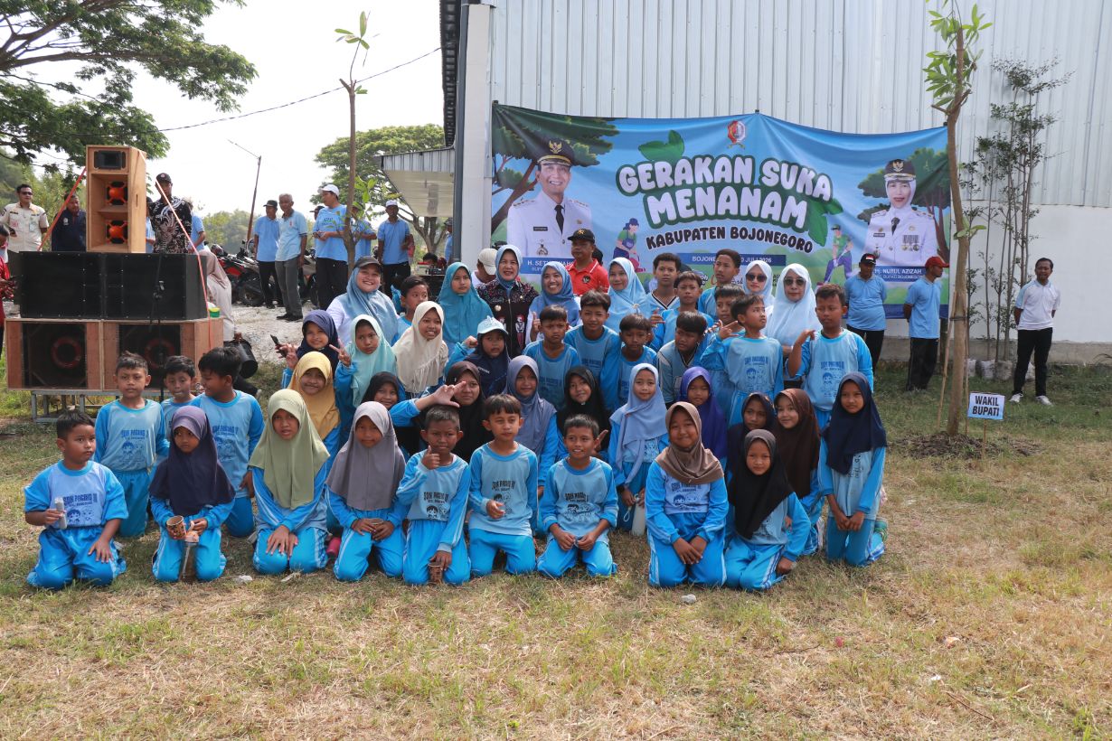 Atasi Kekeringan dan Perluas RTH, Pemkab Bojonegoro Gelar "Gerakan Suka Menanam" di Desa Pacing Sukosewu