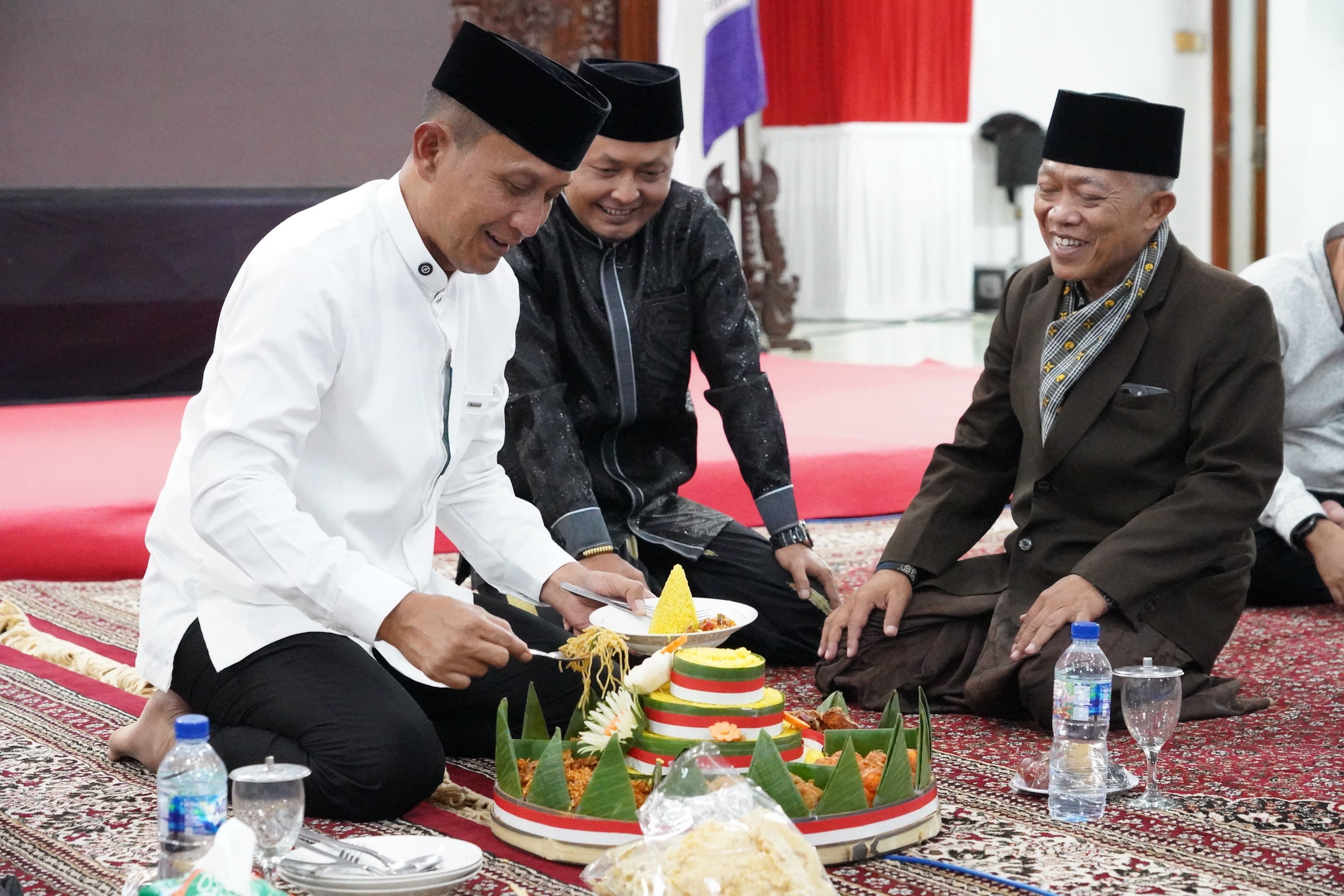 Khidmat dan Penuh Kebersamaan, Tasyakuran HUT ke-81 RI di Pendopo Malowopati
