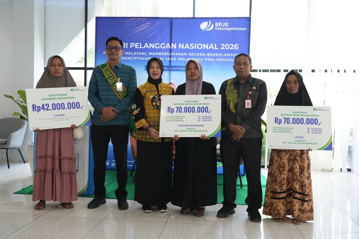 Hari Pelanggan Nasional: BPJS Ketenagakerjaan Bojonegoro Serahkan Santunan dan Berikan Promo Khusus