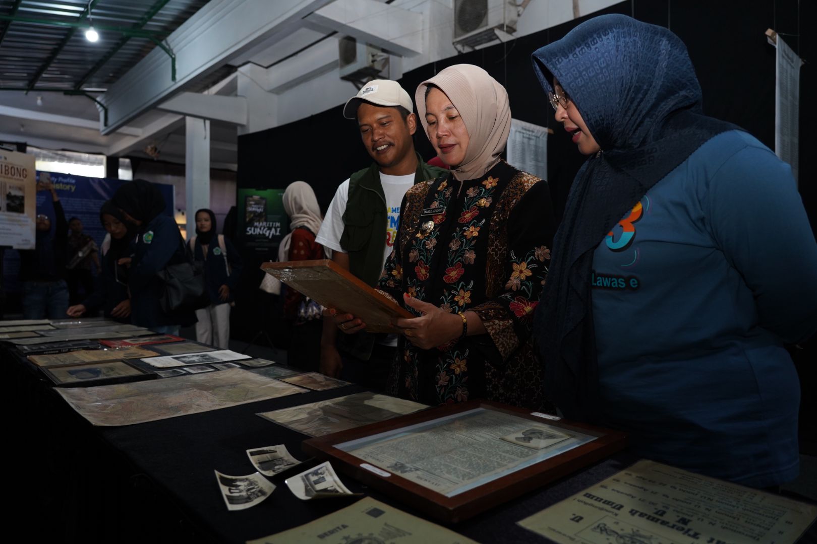Buka Pameran Temporer di Museum Rajekwesi, Wabup Nurul Azizah Tekankan Pentingnya Merawat Sejarah dan Kebudayaan Daerah