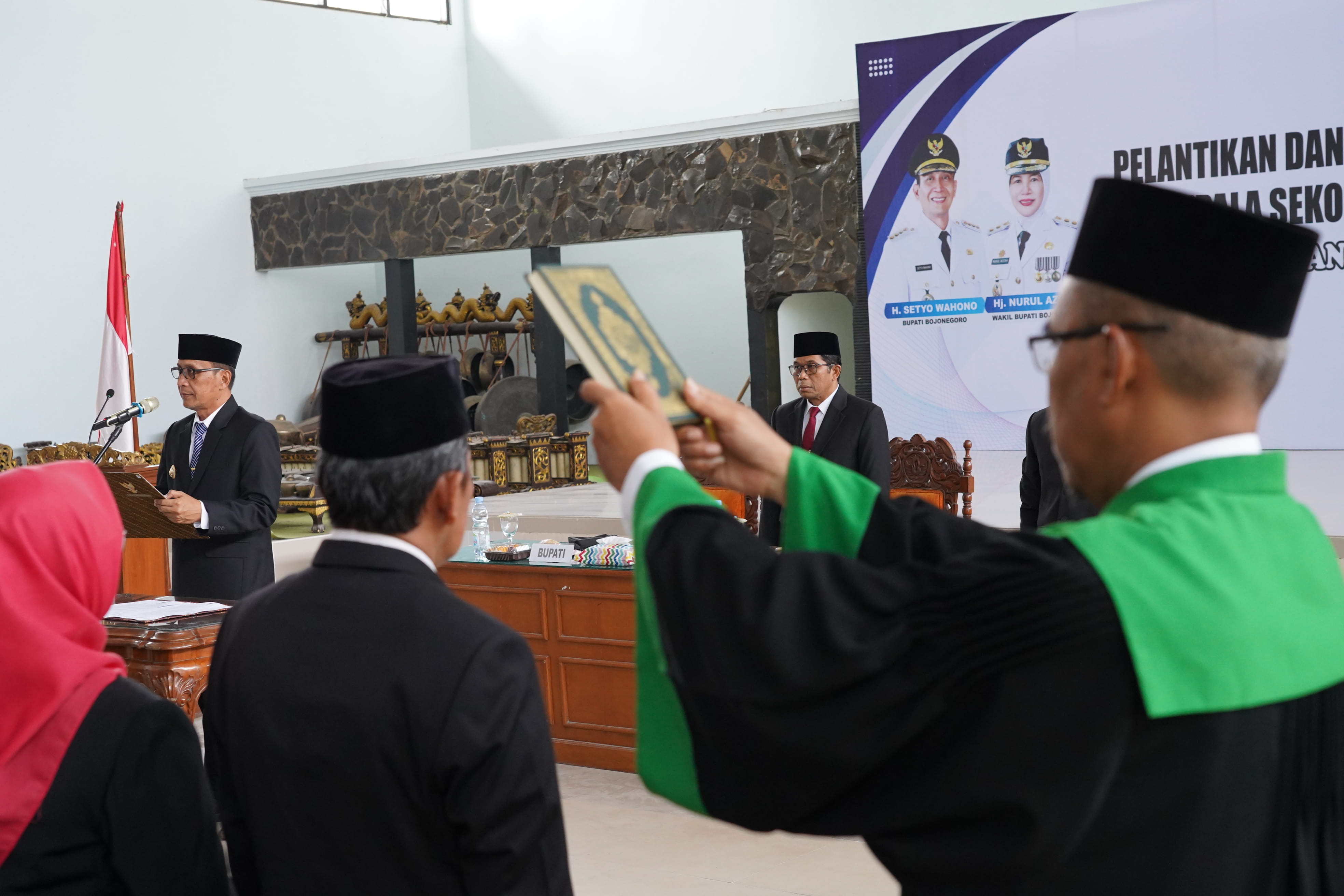 Lantik 80 Kepala Sekolah dan Pejabat Fungsional, Bupati Setyo Wahono Tekankan Pembentukan Generasi Emas dan Keteladanan Pendidik