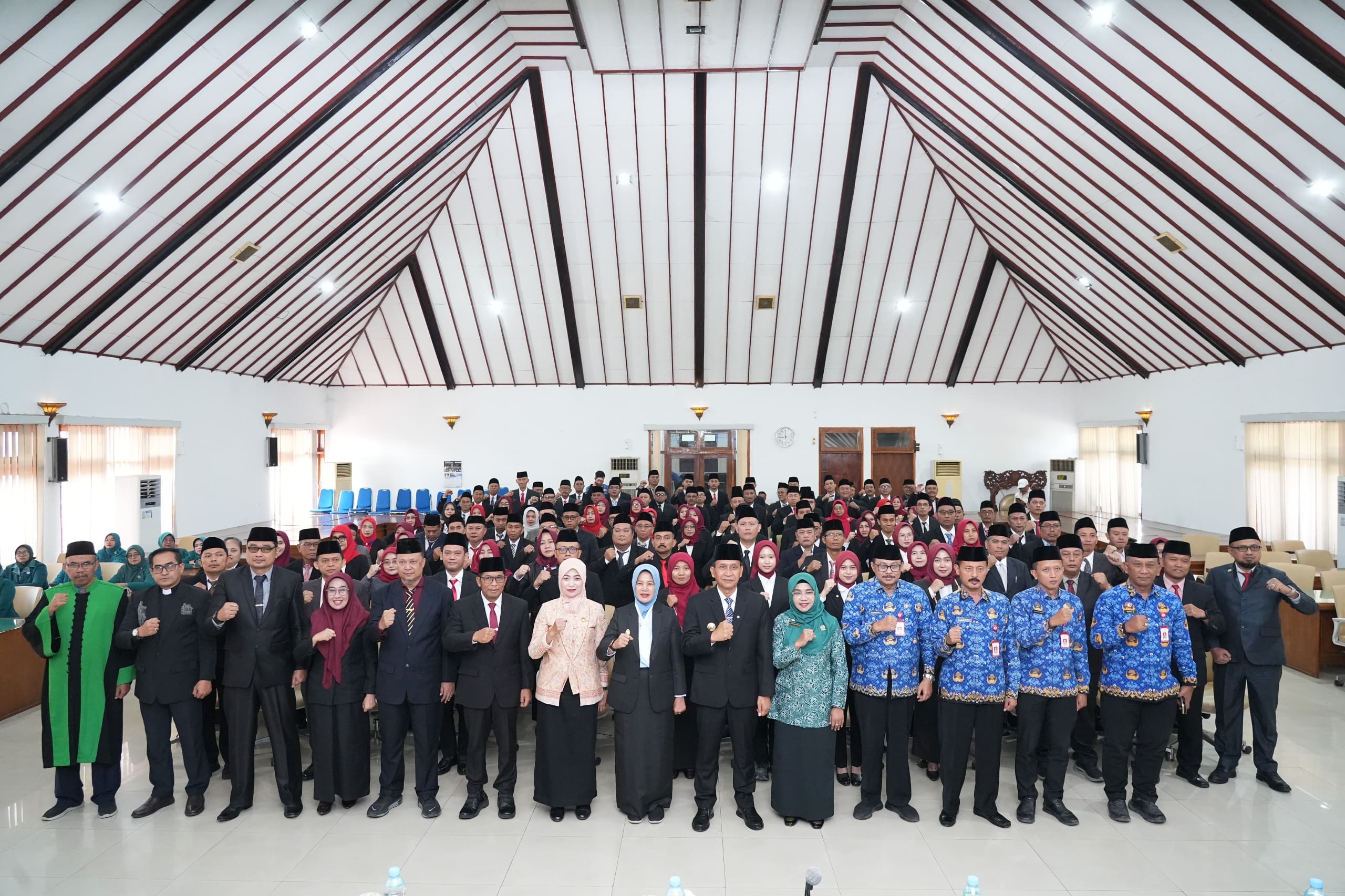 Bupati Bojonegoro Lantik 113 Pejabat dan PNS, Tekankan Profesionalitas dan Pelayanan kepada Masyarakat
