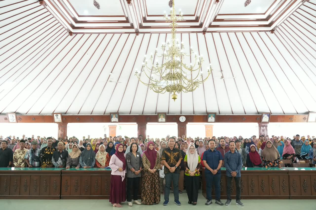 Dorong Ekonomi Masyarakat, Pemkab Bojonegoro Salurkan Bantuan Usaha Produktif bagi 1.549 Pelaku Usaha