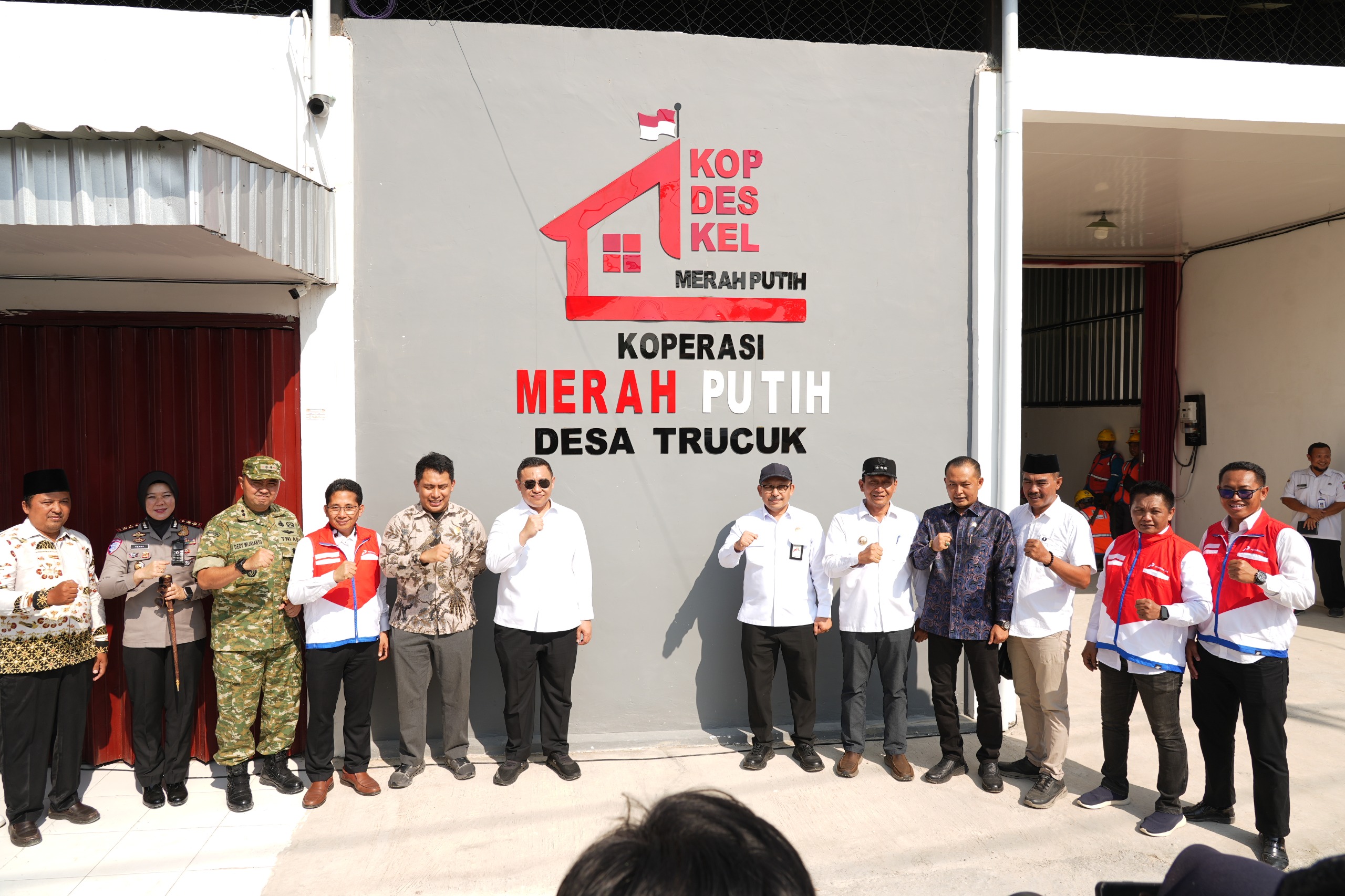 Dampingi Kemenpan RB, Bupati Setyo Wahono Tinjau 4 KDKMP