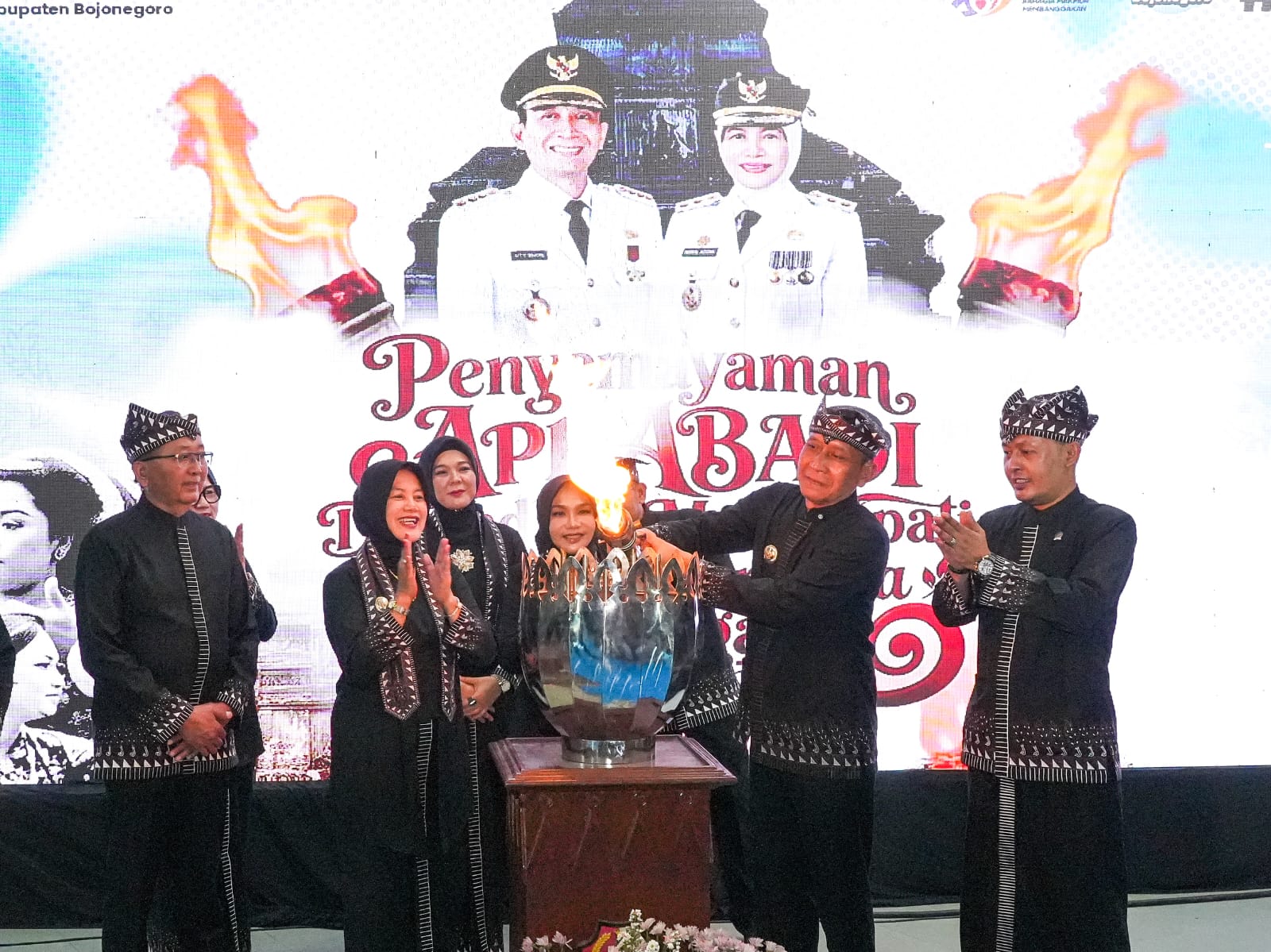 Rawat Tradisi dan Sejarah, Bupati Setyo Wahono Semayamkan Api Abadi dalam Rangkaian HJB ke-349