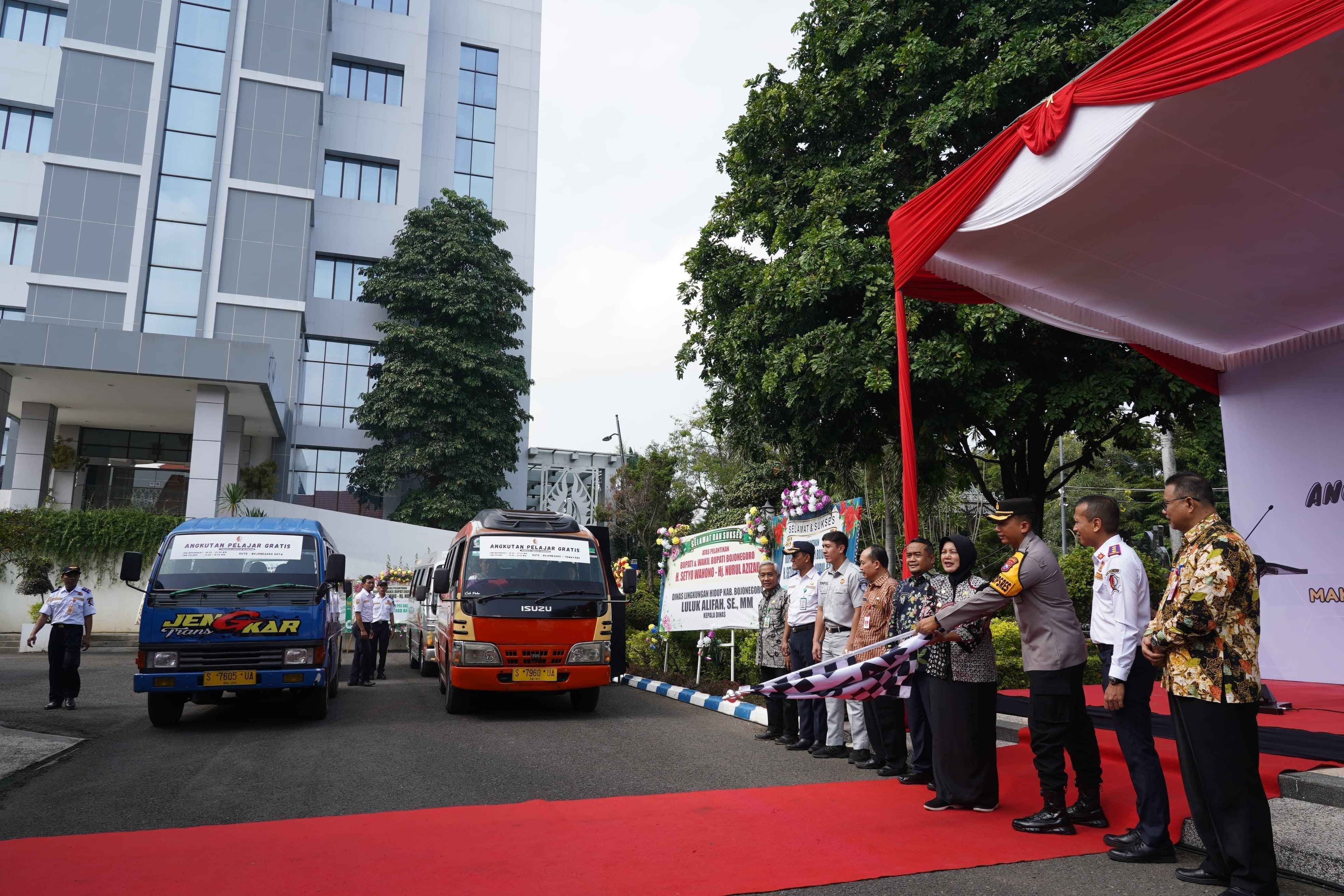 Siapkan SDM Unggul, Pemkab Bojonegoro Sediakan 91 Armada Angkutan Pelajar Gratis
