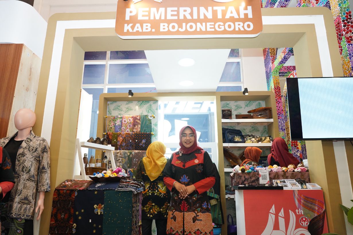 Bawa Produk Lokal, Dekranasda Bojonegoro Unjuk Gigi di Puncak HUT ke-46 Dekranas Makassar