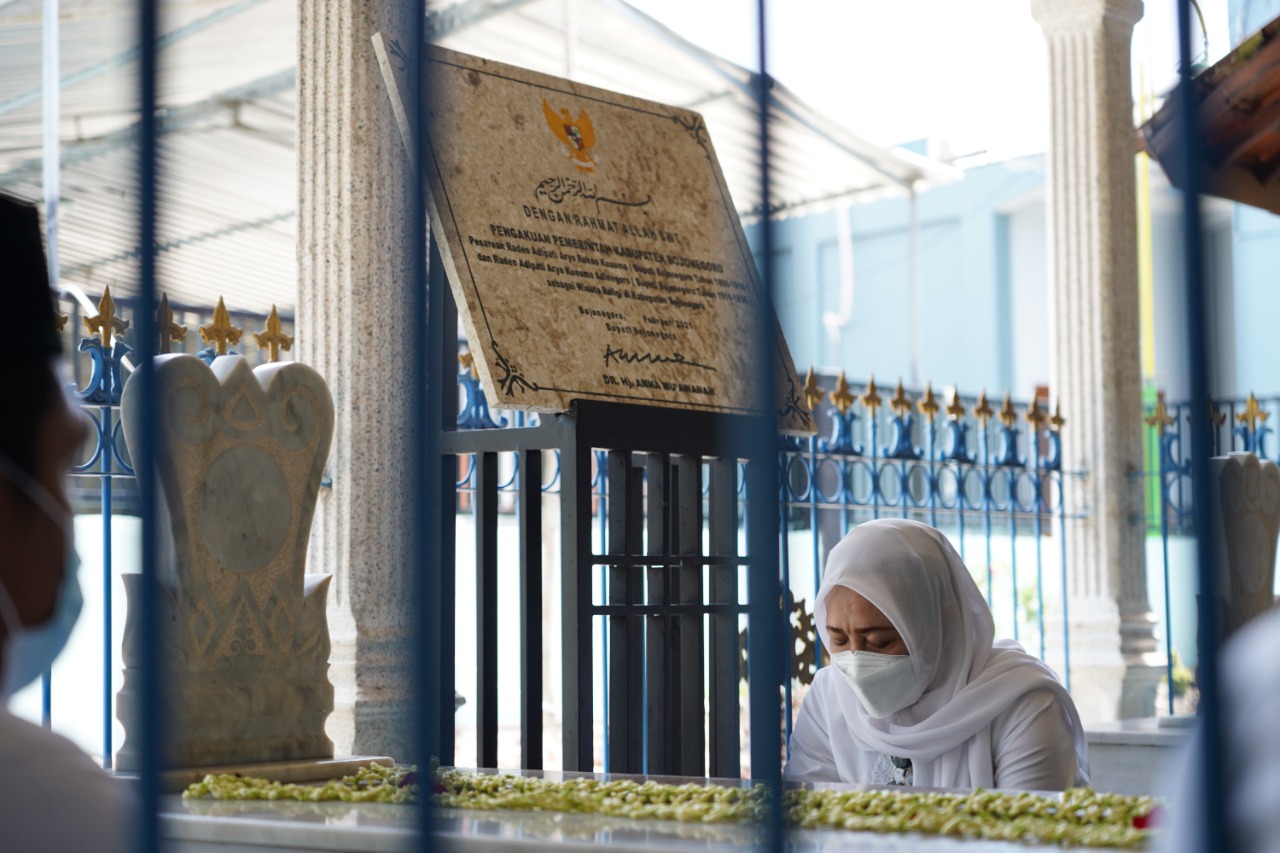 Ziarah Makam Leluhur (HJB 343)