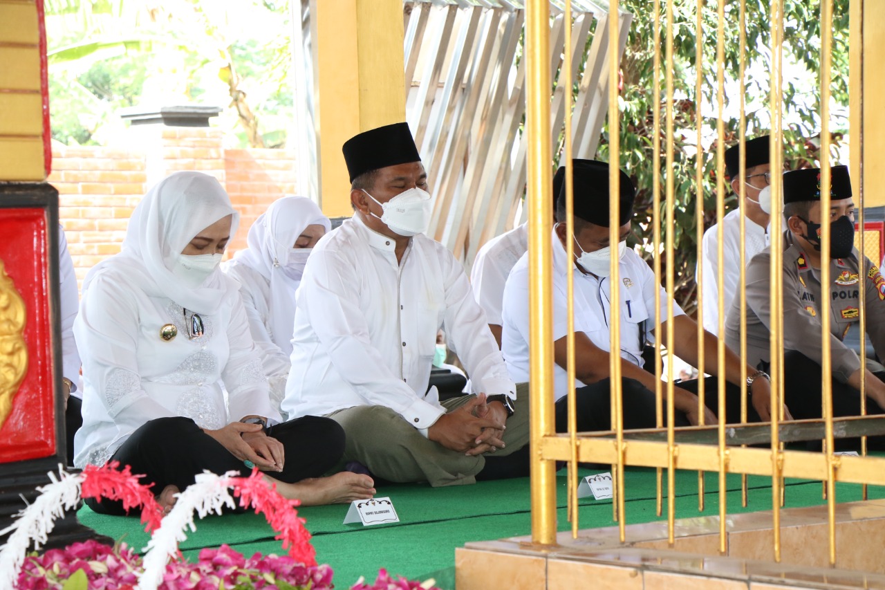 Ziarah Makam Leluhur (HJB 343)