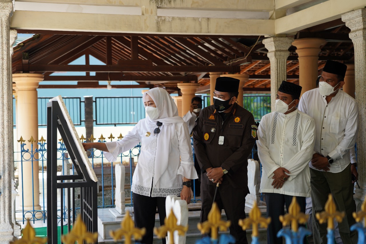 Ziarah Makam Leluhur (HJB 343)