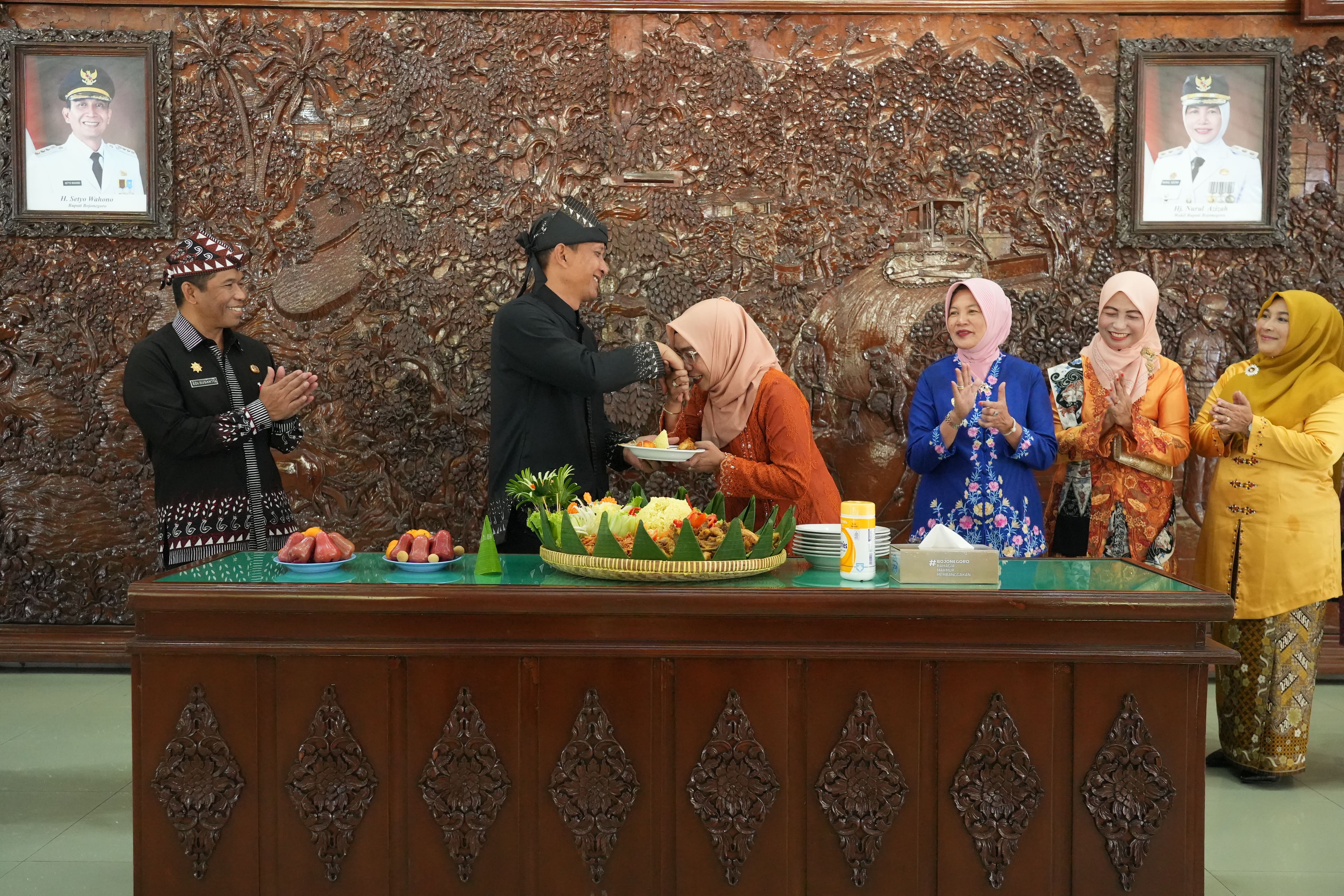 Upacara Peringatan Hari Ibu